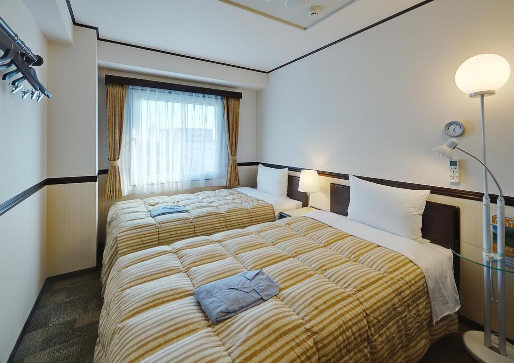 Toyoko Inn Aioi Eki Shinkansen Guchi Екстер'єр фото