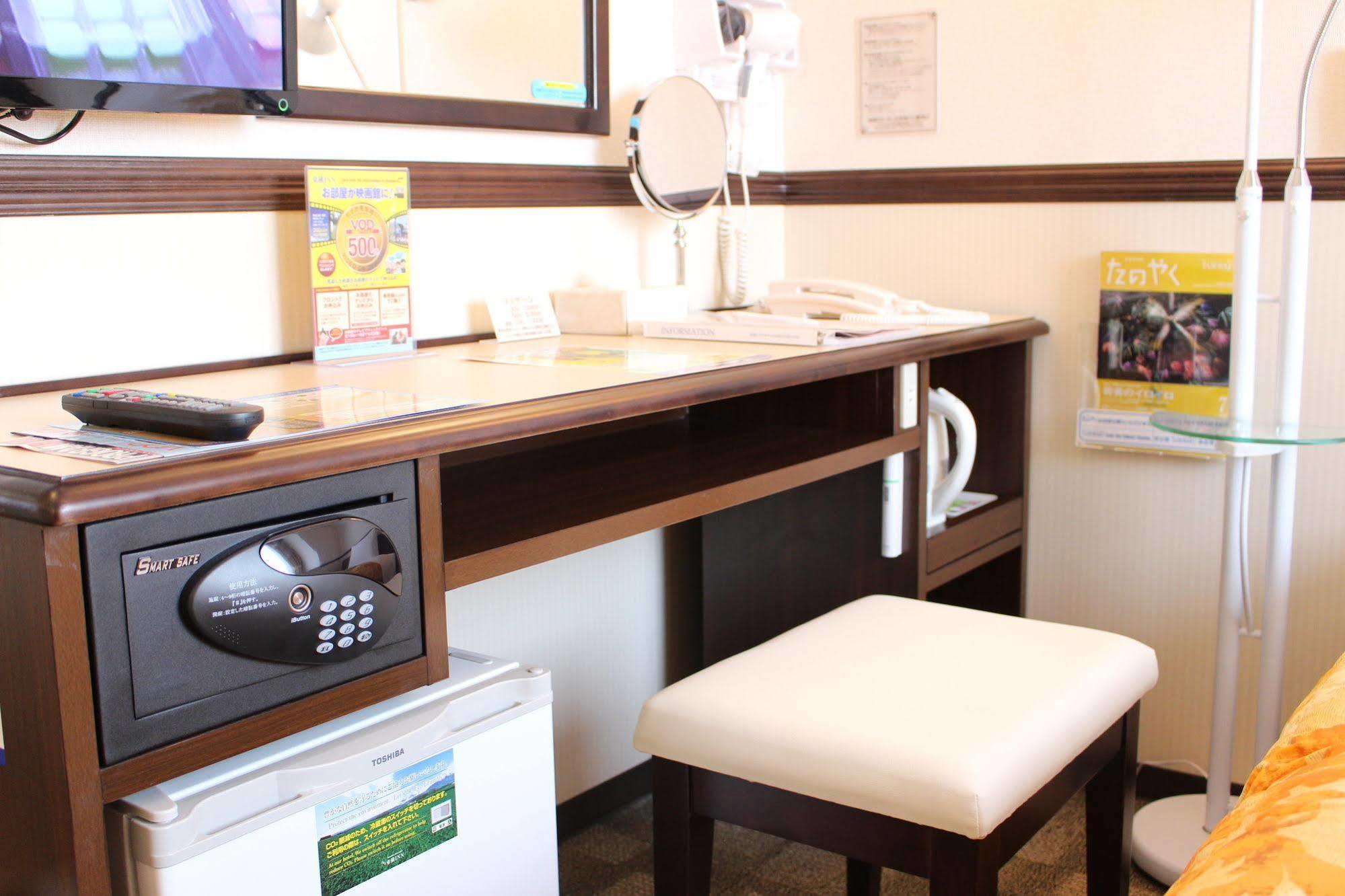 Toyoko Inn Aioi Eki Shinkansen Guchi Екстер'єр фото