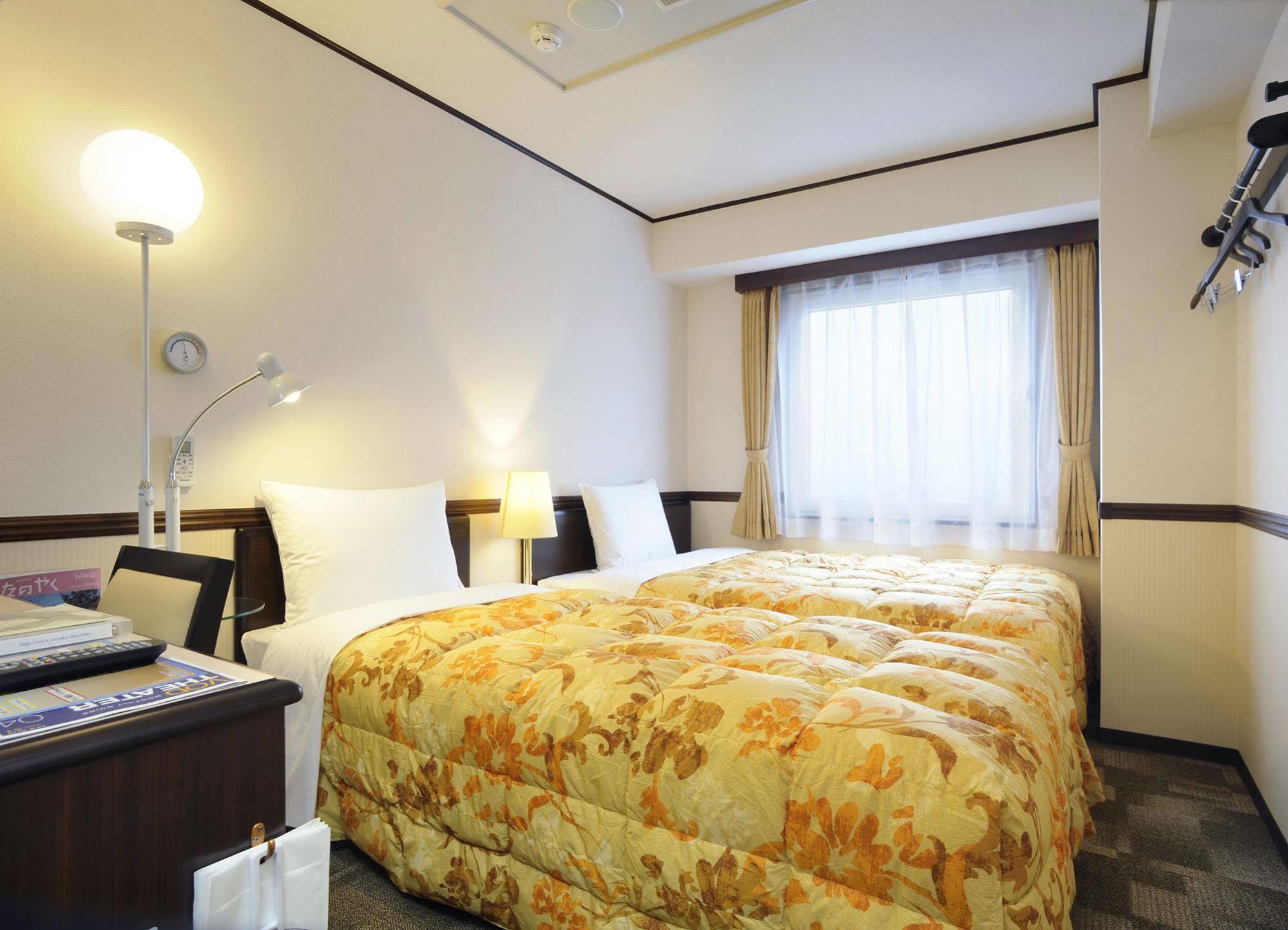 Toyoko Inn Aioi Eki Shinkansen Guchi Екстер'єр фото