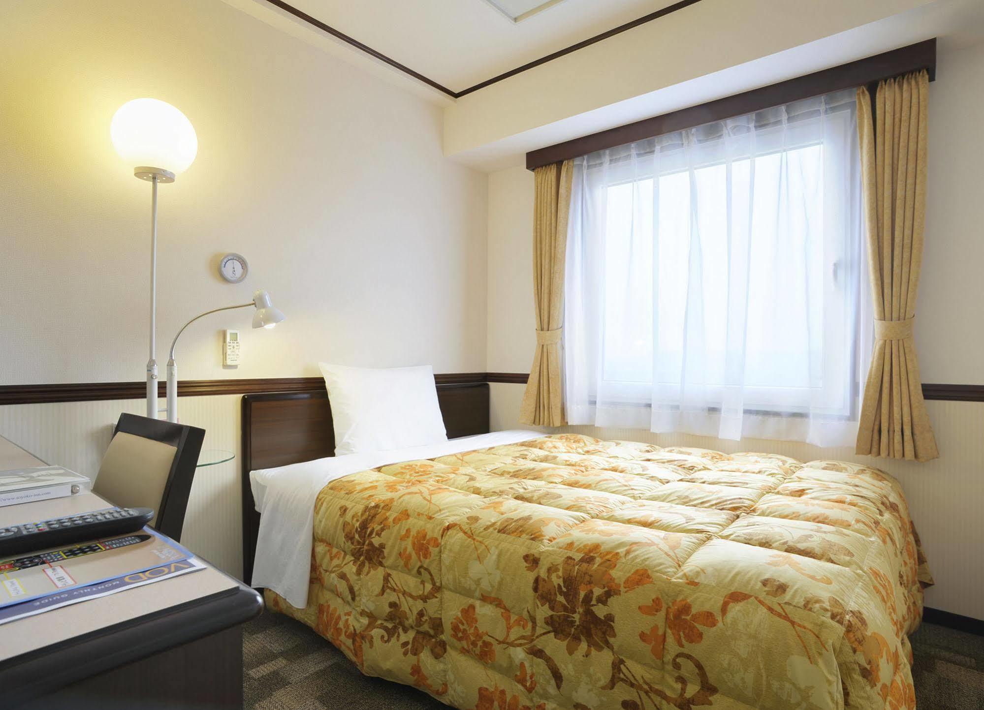 Toyoko Inn Aioi Eki Shinkansen Guchi Екстер'єр фото