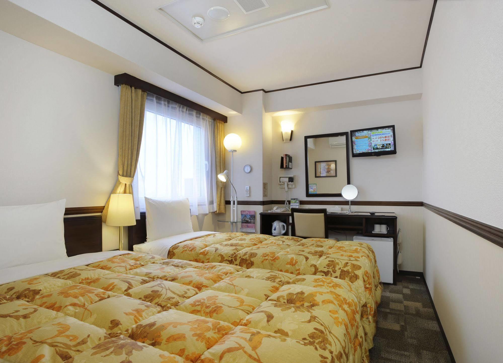 Toyoko Inn Aioi Eki Shinkansen Guchi Екстер'єр фото