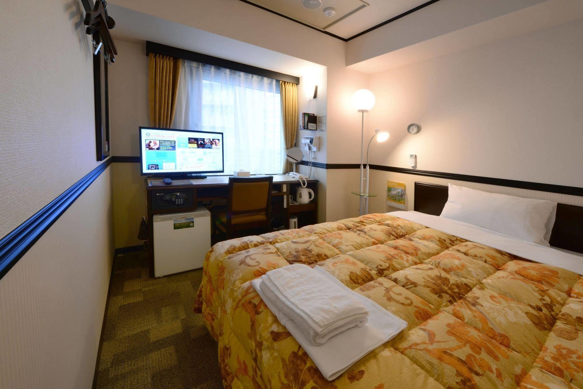 Toyoko Inn Aioi Eki Shinkansen Guchi Екстер'єр фото